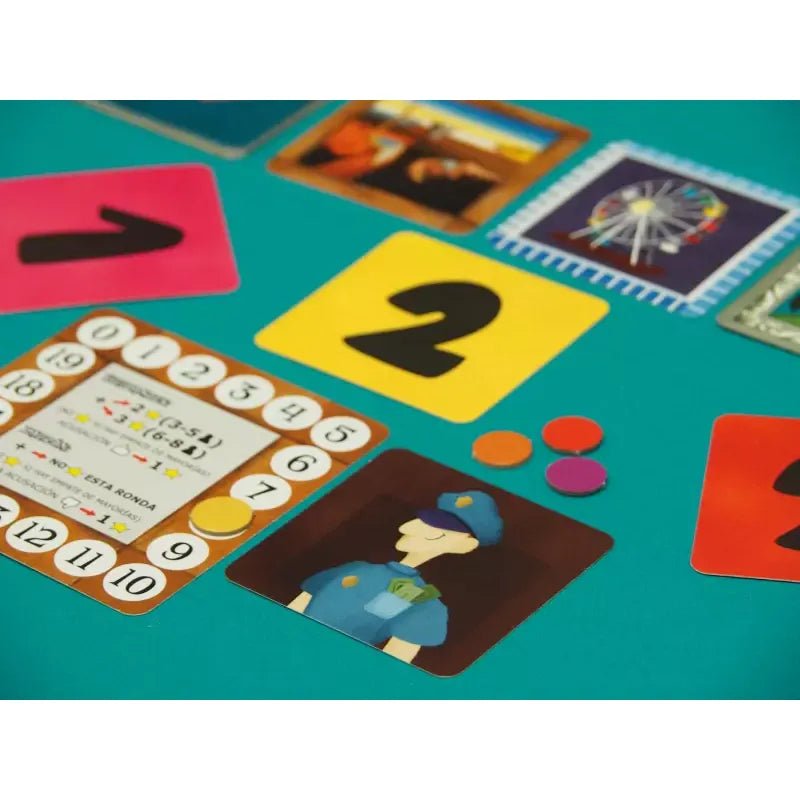 Robo en el Museo — Juego de Cartas de Roles Ocultos y Deducción - Kukara Games